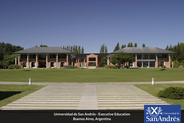 UDESA Universidad de San Andrés, Departamentos de Administración y Economía