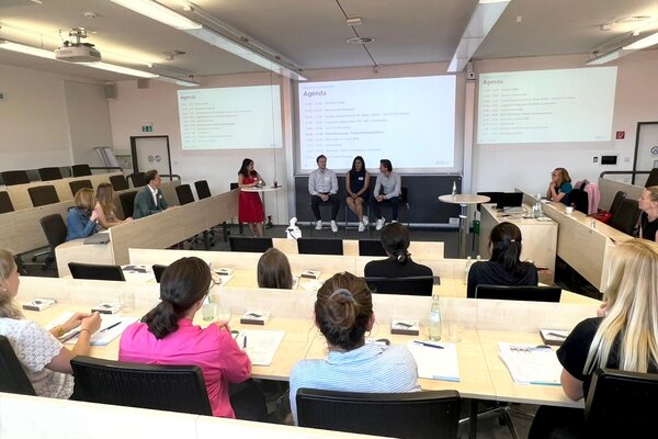 Human resources experts discuss at the Recruiters Roundtable an der WHU
